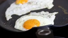 Warum Ihre Spiegeleier nie perfekt gelingen – die 3 häufigsten Fehler