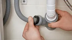 Gurgelgeräusche in den Rohren beim Ablassen von Wasser: Grund zur Sorge oder keine große Sache?